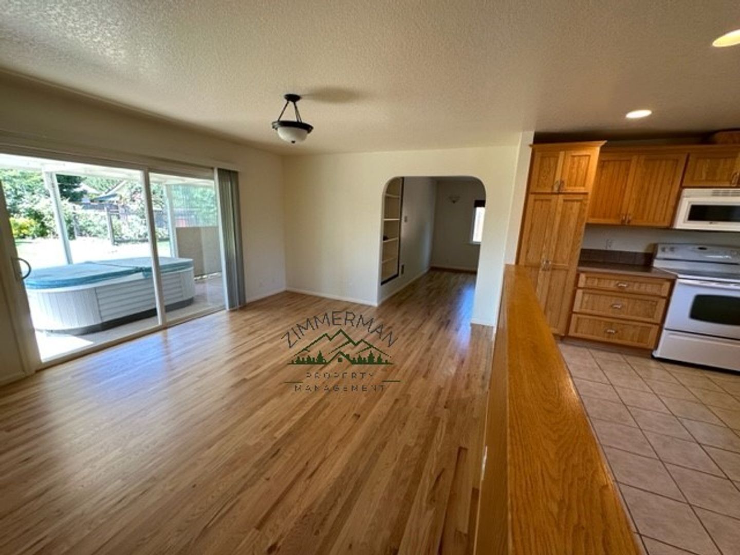 1060 Randall St. 4 of 12