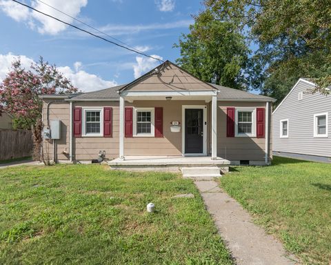 MOVE IN READY 4 Bedroom in the Heart of Portsmouth! – photo 1