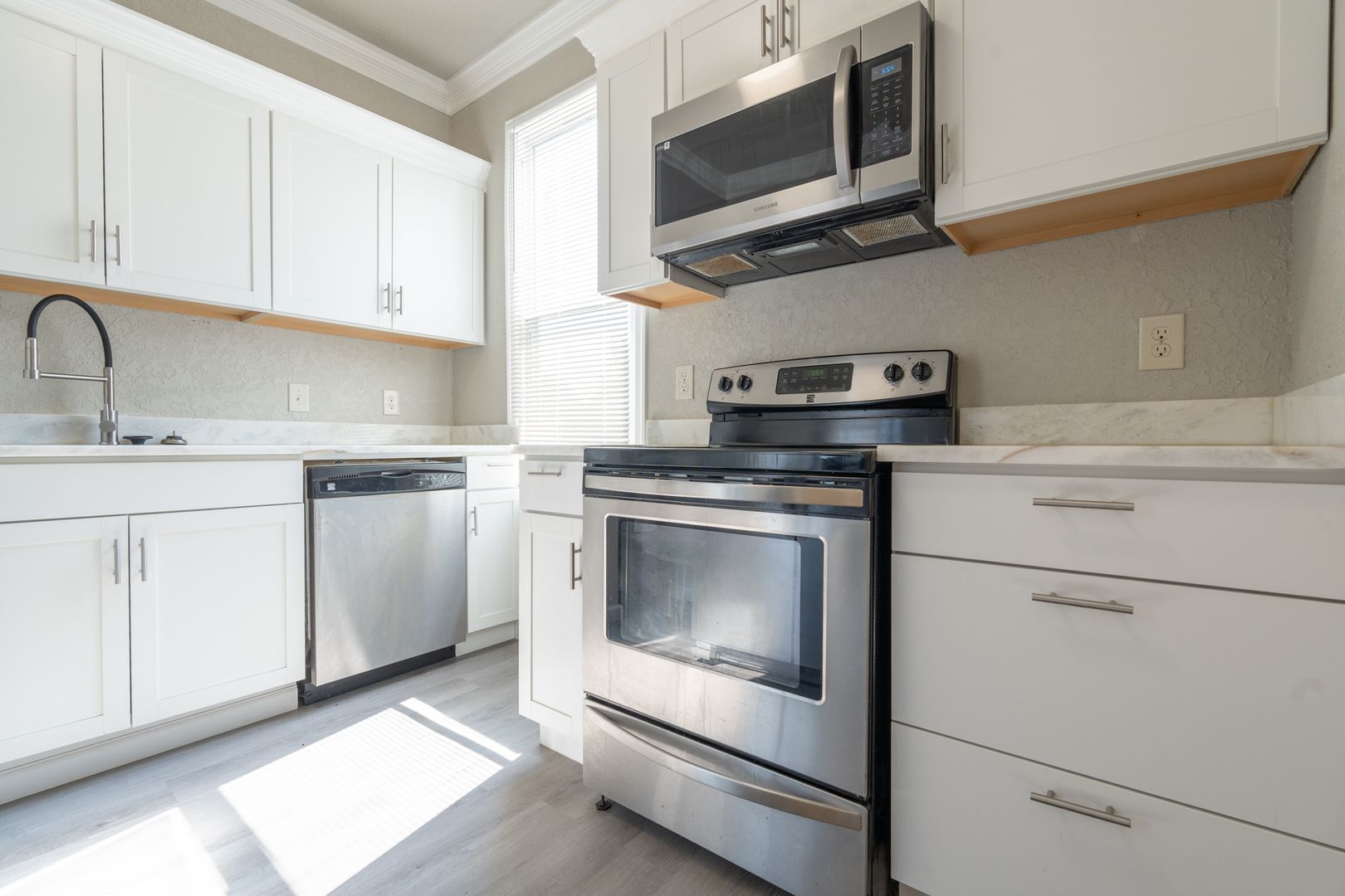 Norfolk House: 9294 1st View Unit 1