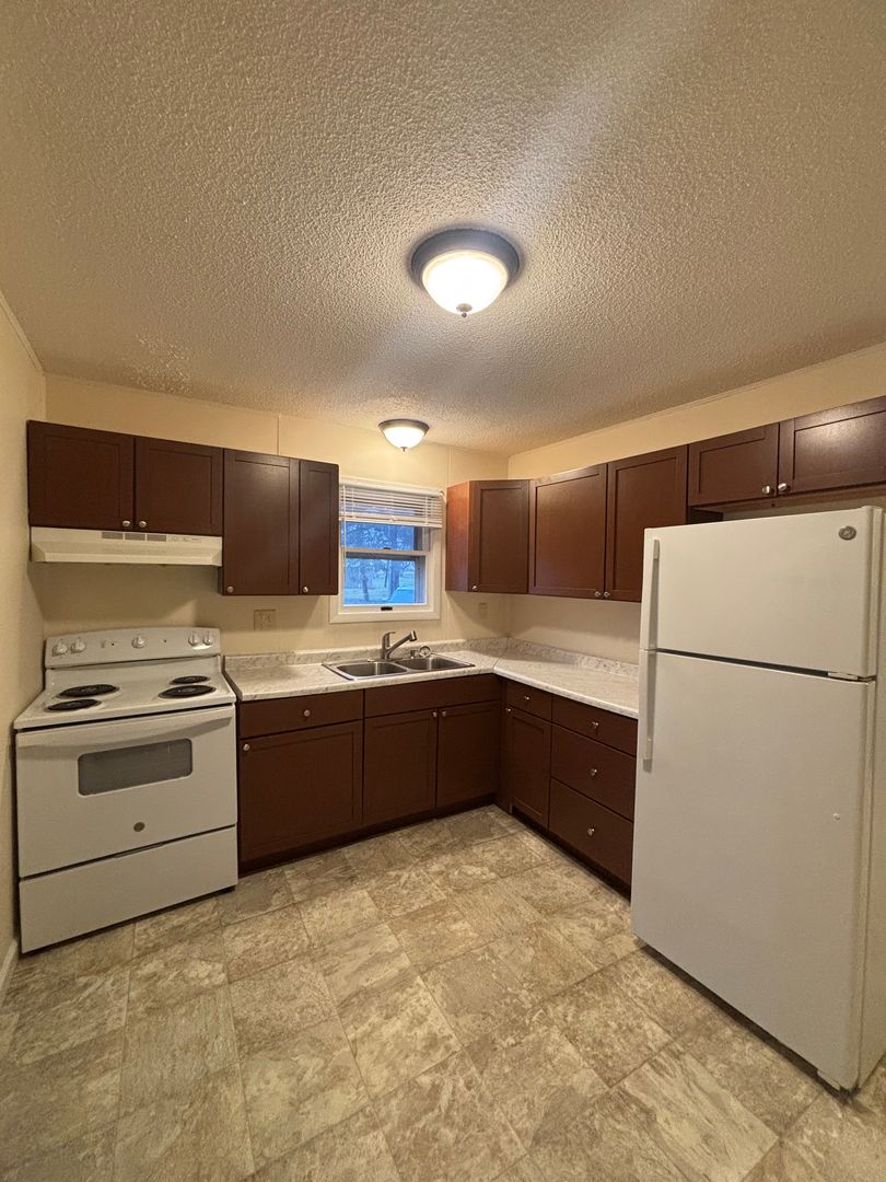 Hoopeston Apartment: 824 E Wyman Street