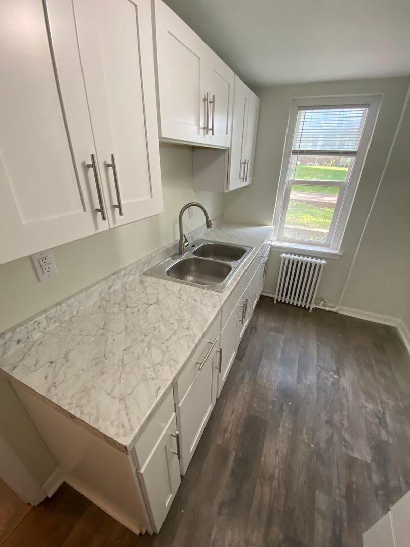 Hoopeston Apartment: 421 E Honeywell Ave