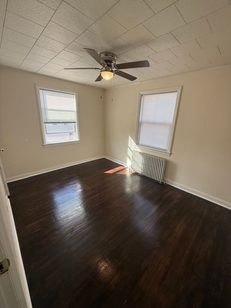 Hoopeston Apartment: 417 E Honeywell Ave