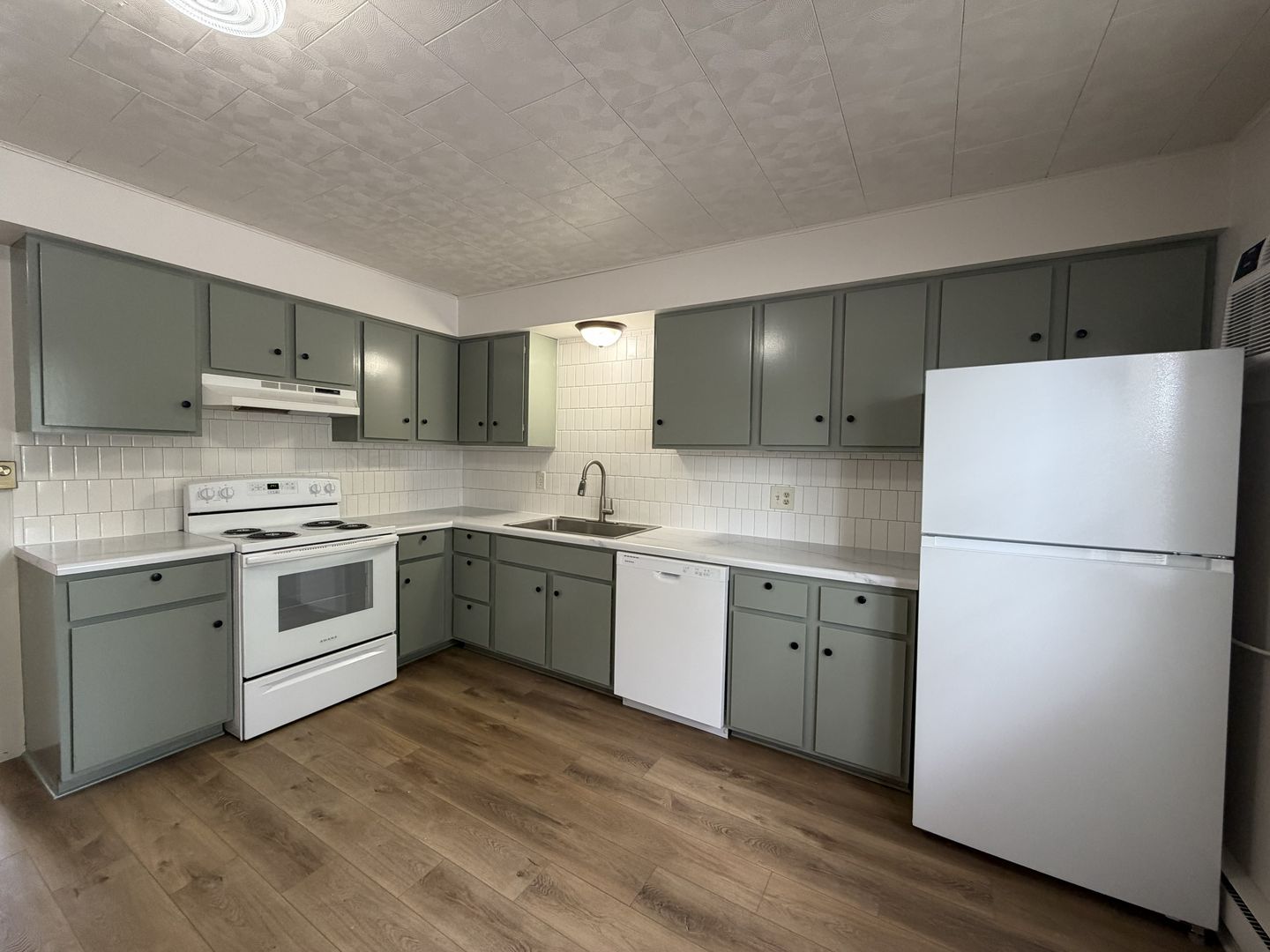 Catlin Apartment: 207 Martin Court