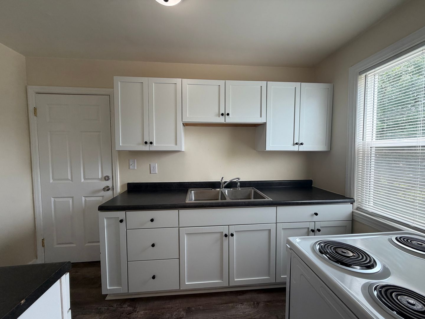 Hoopeston Apartment: 417 E Honeywell Ave