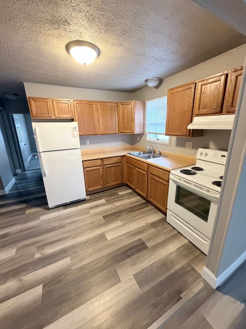 Hoopeston Apartment: 824 E Wyman Street