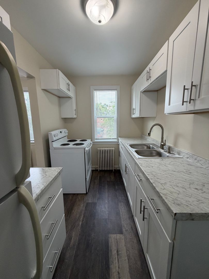Hoopeston Apartment: 418 E Seminary Ave