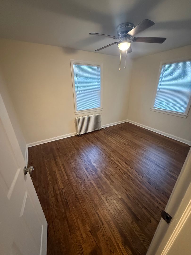 Hoopeston Apartment: 221  N Fourth St