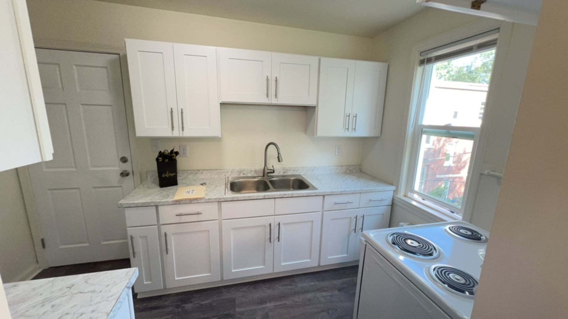 Hoopeston Apartment: 421 E Honeywell Ave