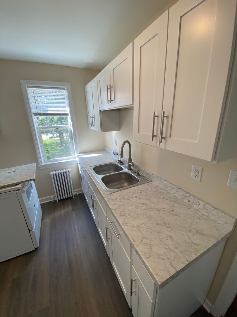 Hoopeston Apartment: 221  N Fourth St