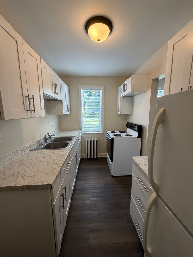 Hoopeston Apartment: 421 E Honeywell Ave