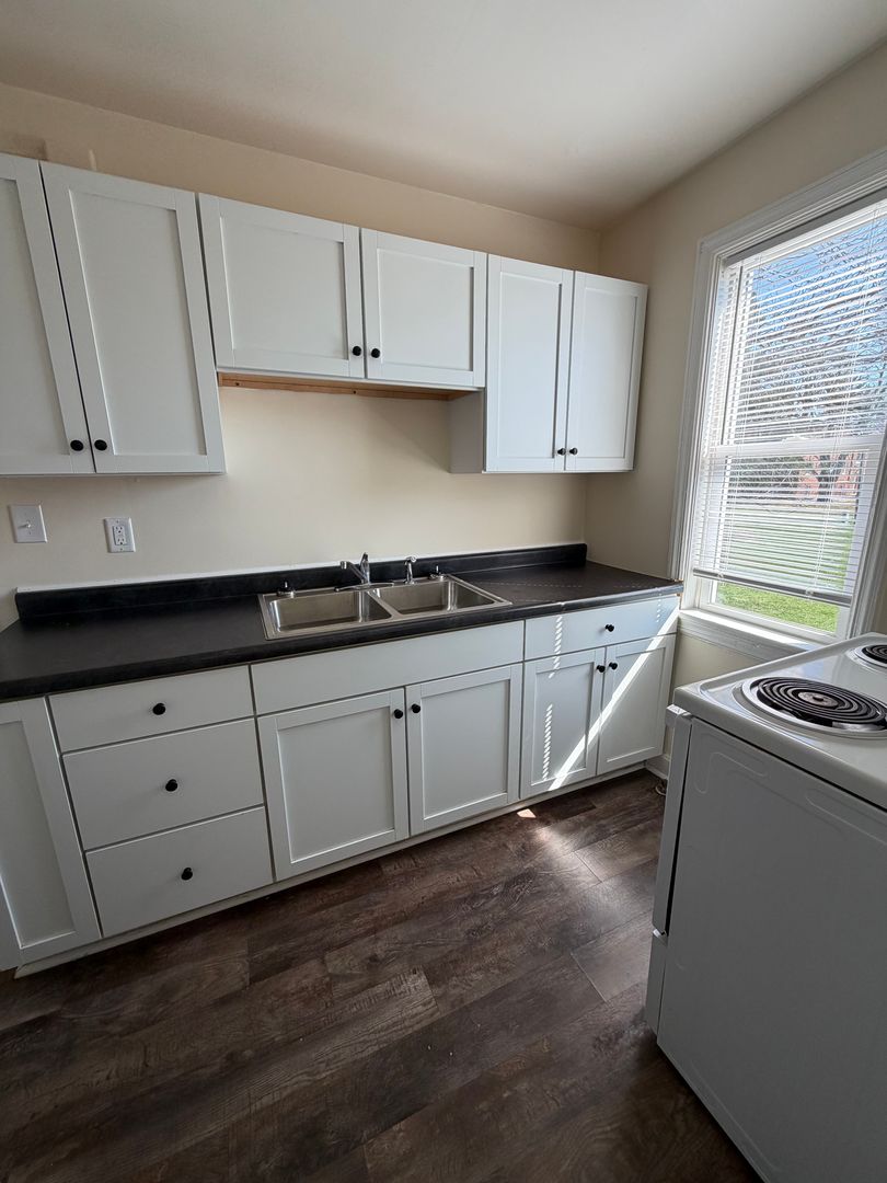 Hoopeston Apartment: 417 E Honeywell Ave