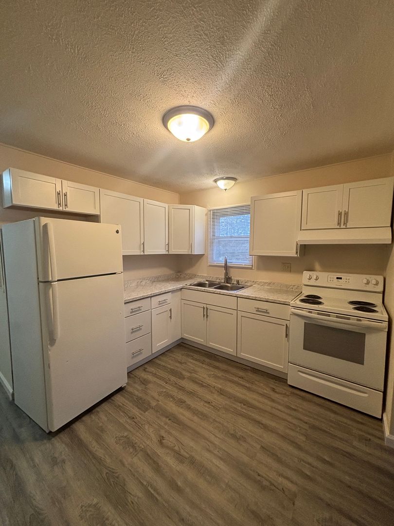 Hoopeston Apartment: 824 E Wyman Street