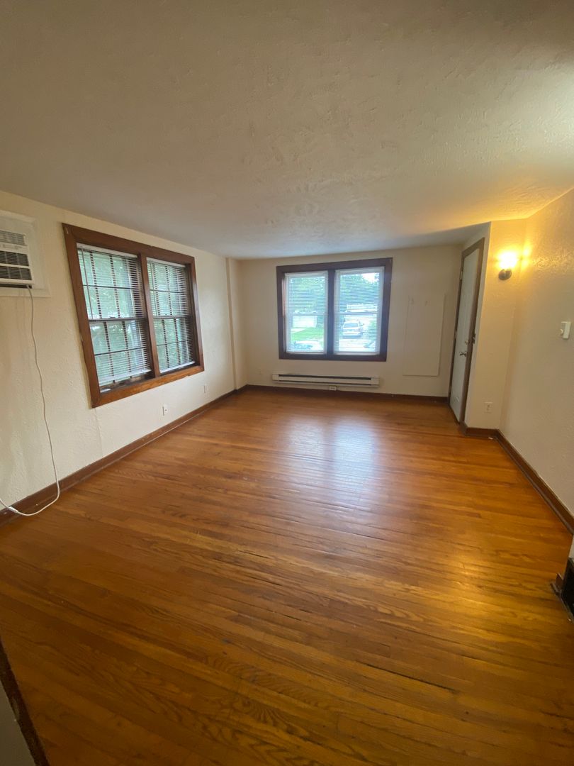 Urbana Apartment: 306 Thompson Street