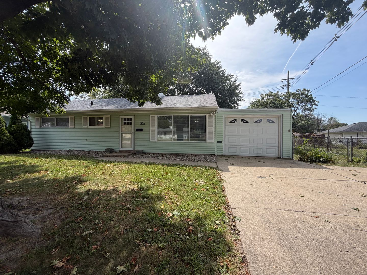 Danville House: 4 E Columbia Street
