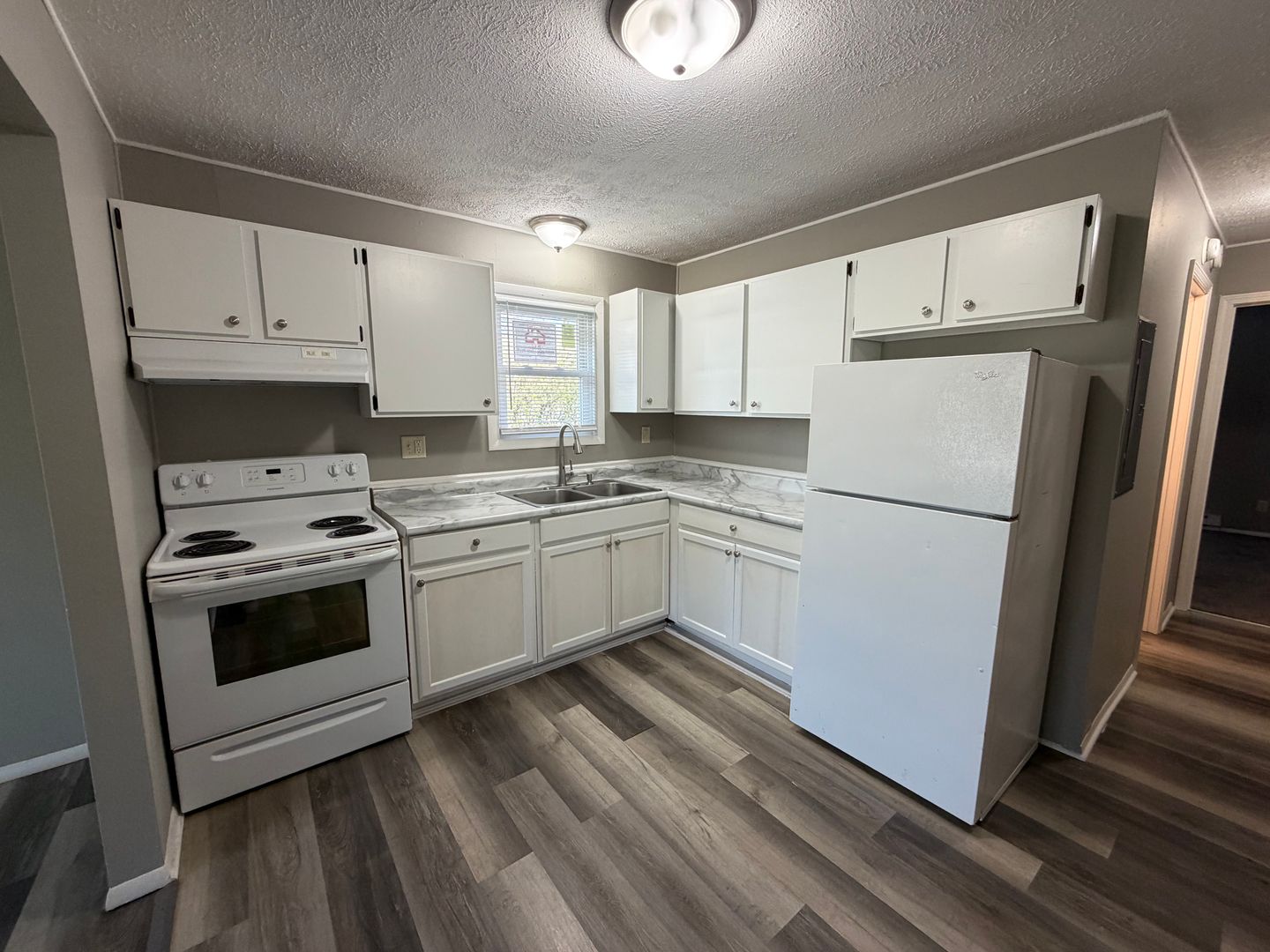 Hoopeston Apartment: 824 E Wyman Street