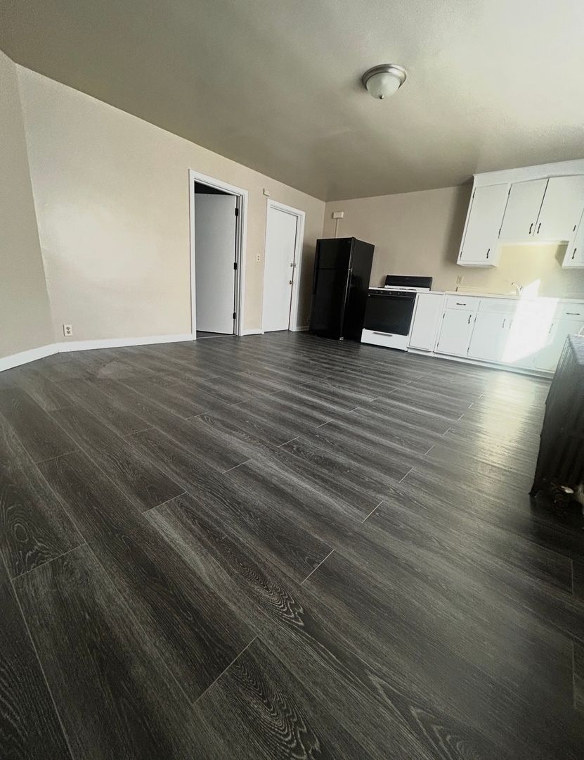 Racine Apartment: 612 College Ave