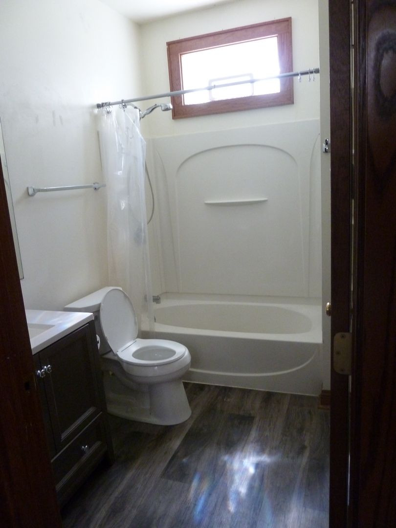 Milwaukee Apartment: 426 E Smith st