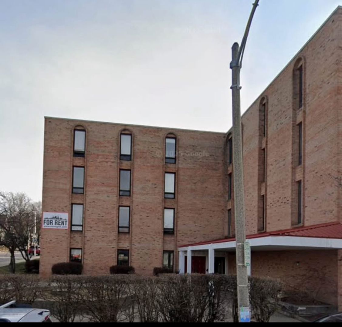 Milwaukee Apartment: 931 E Russell Ave