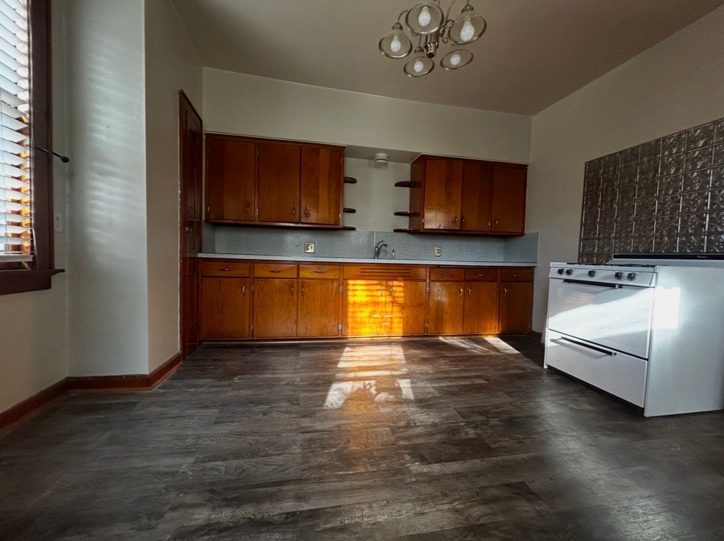 Milwaukee Apartment: 2359 S Kinnickinnic Ave