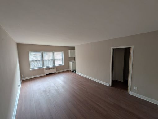 Beautiful Studio Apartment w Heat, Hot Water, & Trash Included! – photo 1