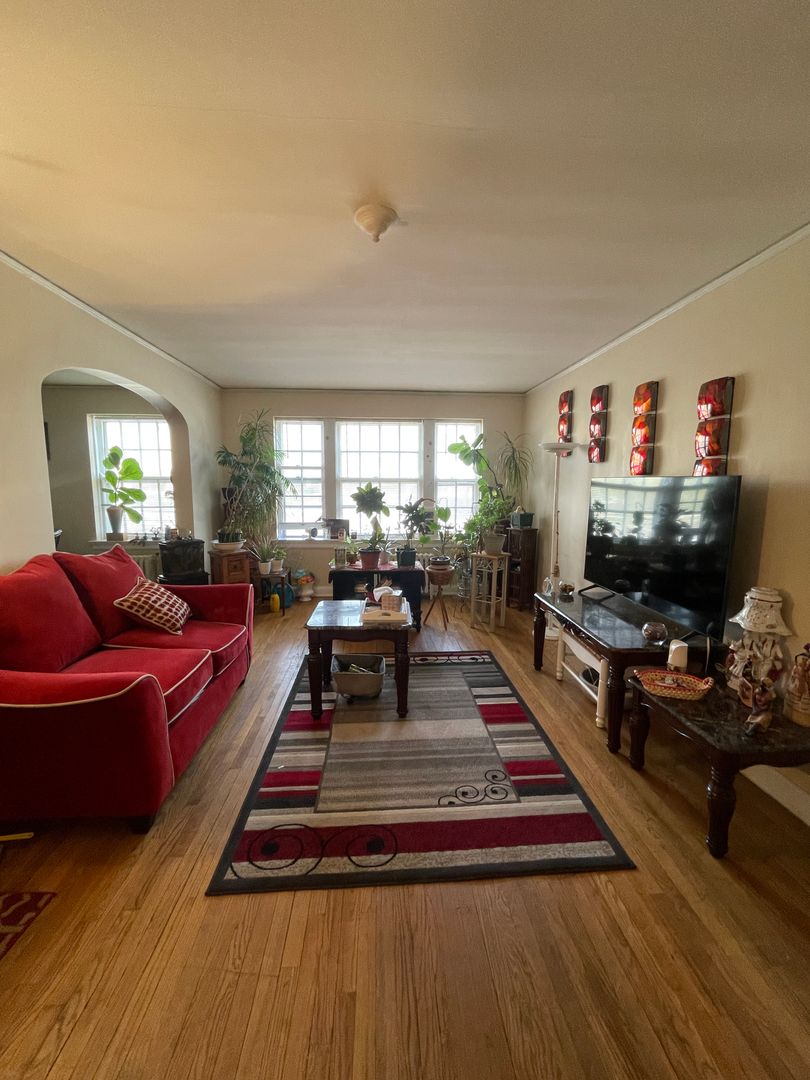 Wauwatosa Apartment: 1423-35 Martha Washington Dr.
