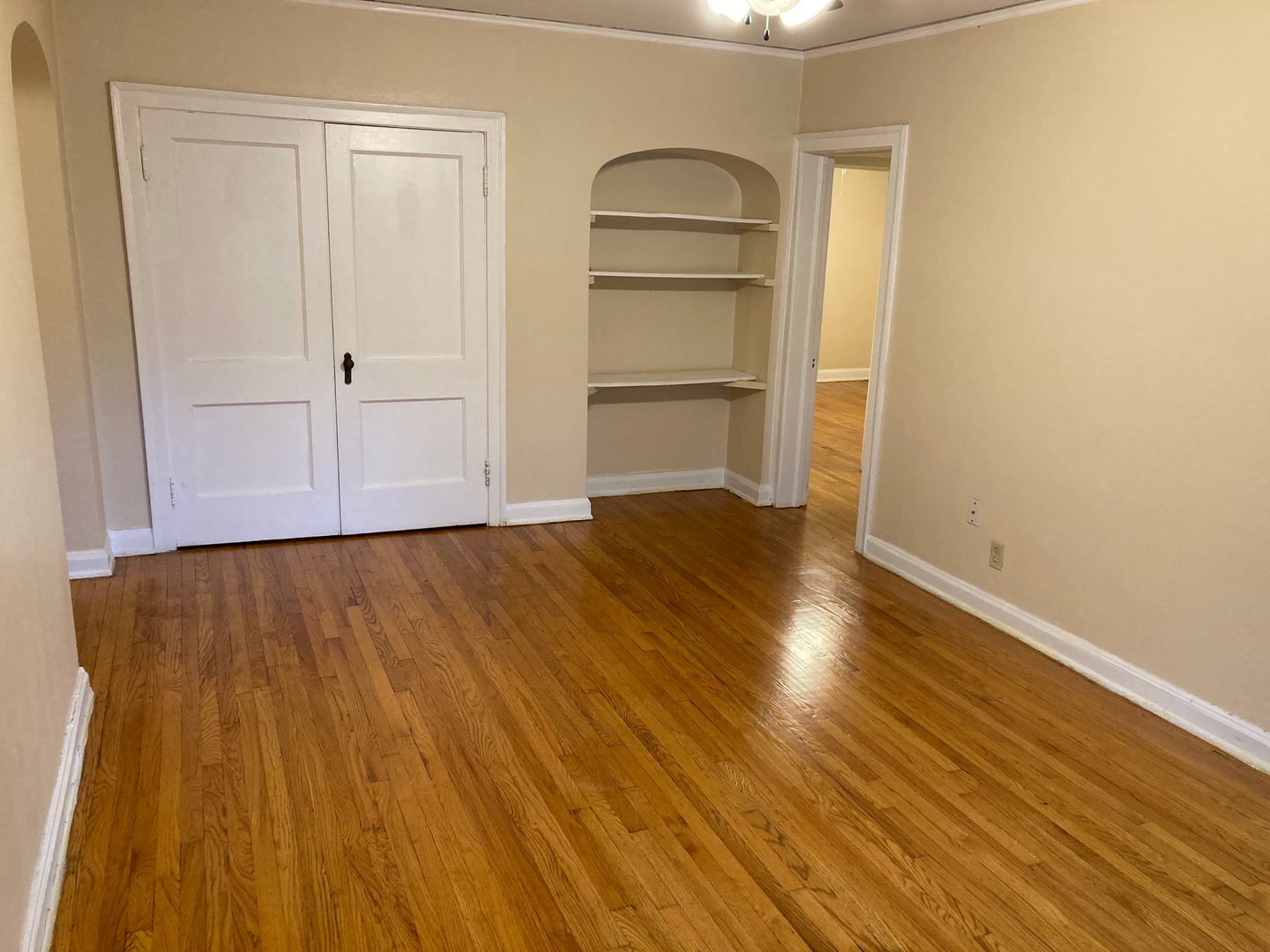 Wauwatosa Apartment: 1423-35 Martha Washington Dr.