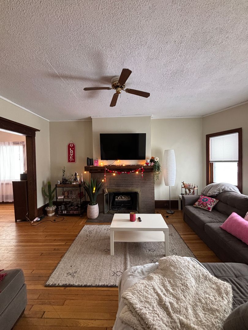 Milwaukee Apartment: 2944-46 N. Maryland Ave.