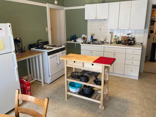 **MOVE-IN SPECIAL... Security Deposit of Just $300 for Qualified Applicants!** – photo 1