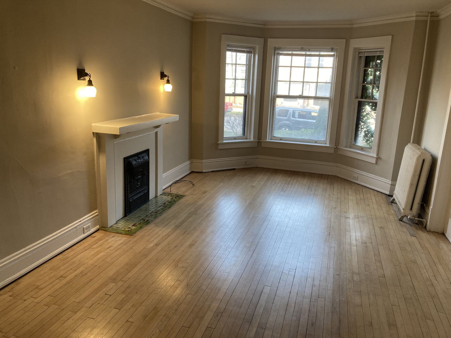 Milwaukee Apartment: 2821 E. Belleview Pl.