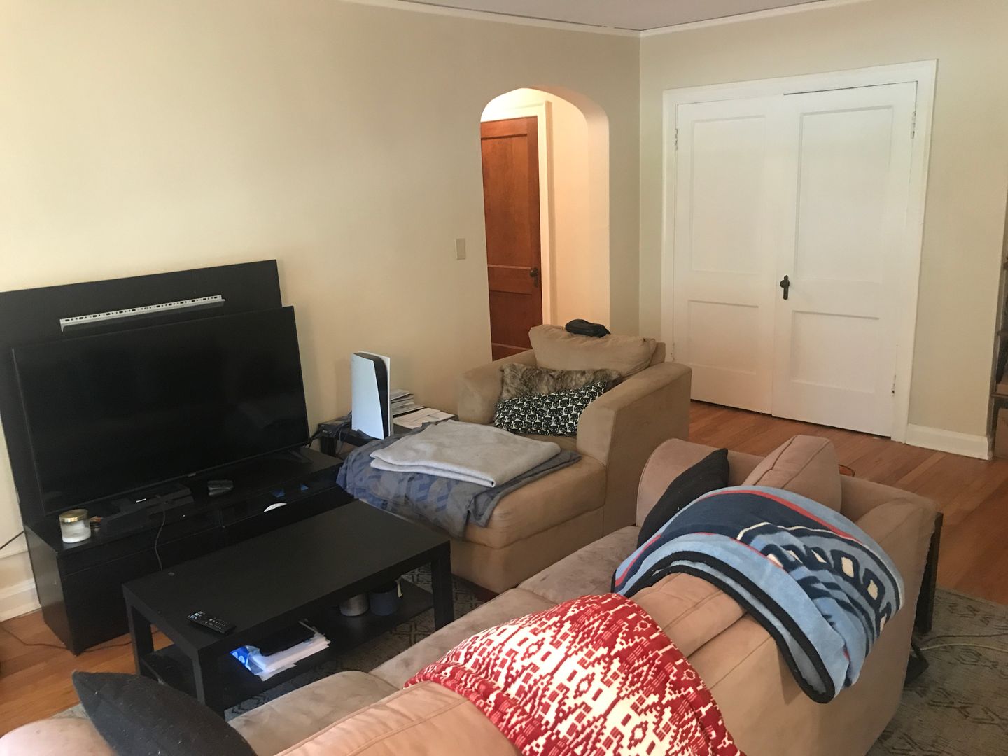 Wauwatosa Apartment: 1423-35 Martha Washington Dr.
