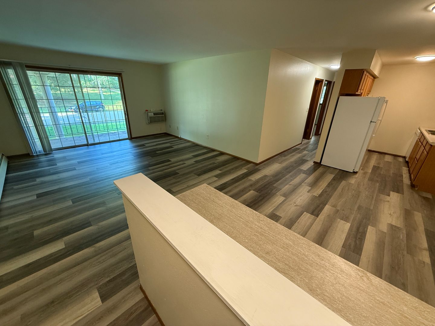 Thiensville Apartment: 214 Williamsburg Dr.