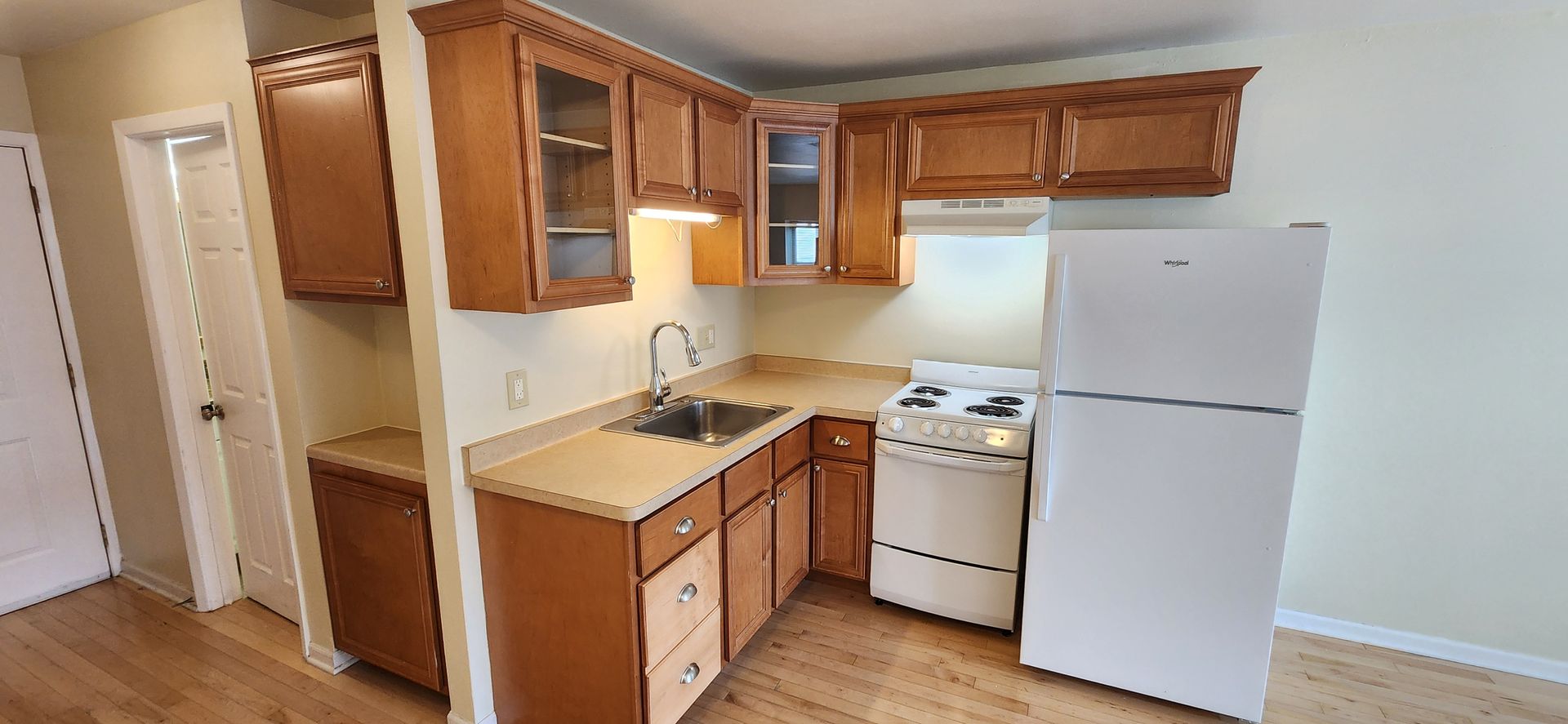 Milwaukee Apartment: 2030 N. Oakland Ave.