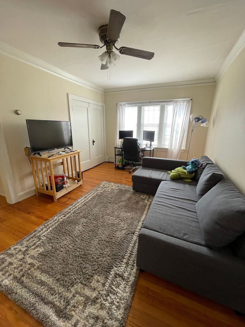 Milwaukee Apartment: 2968 N. Oakland Ave.