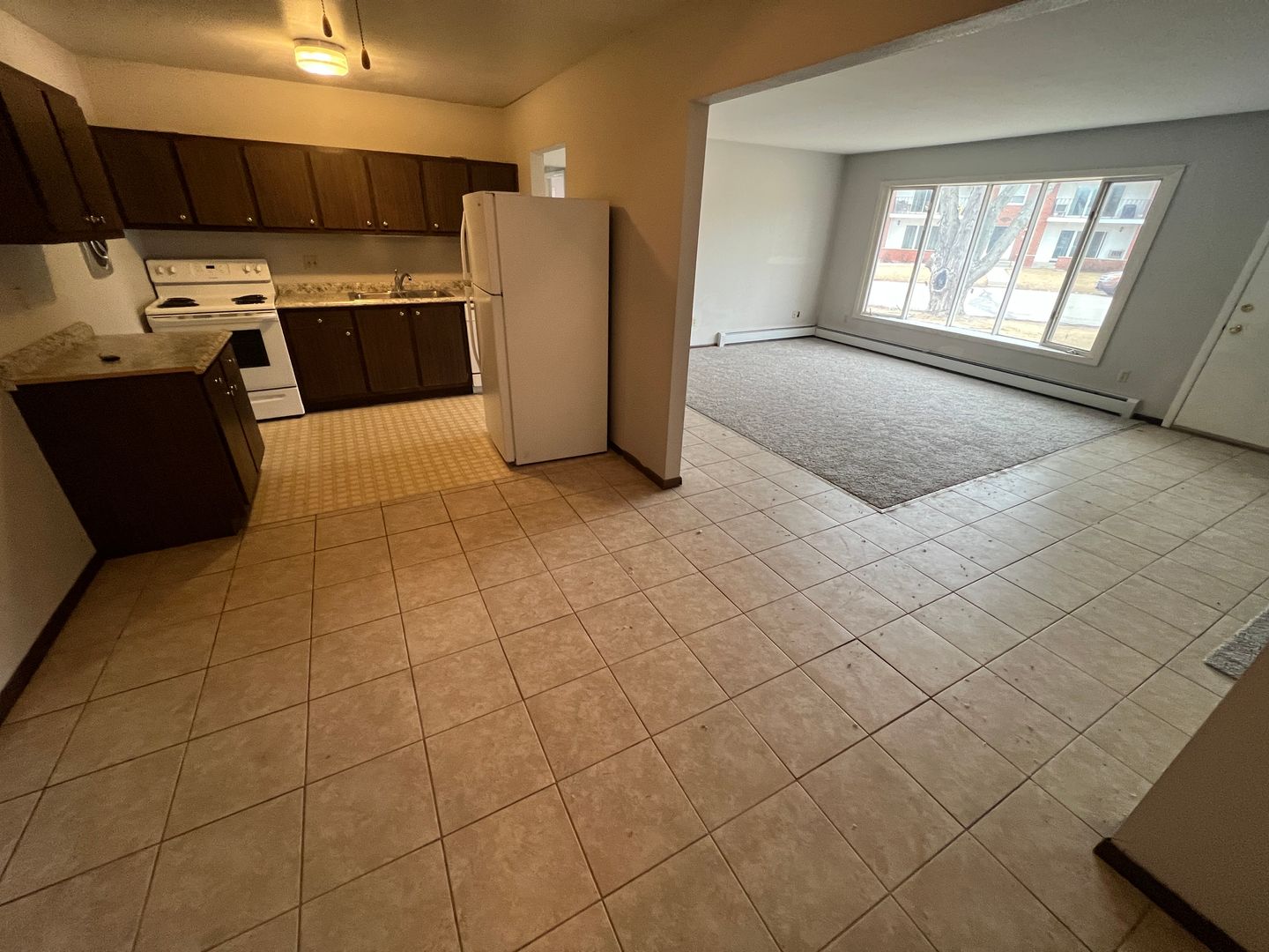 Thiensville Apartment: 240 Williamsburg Dr.