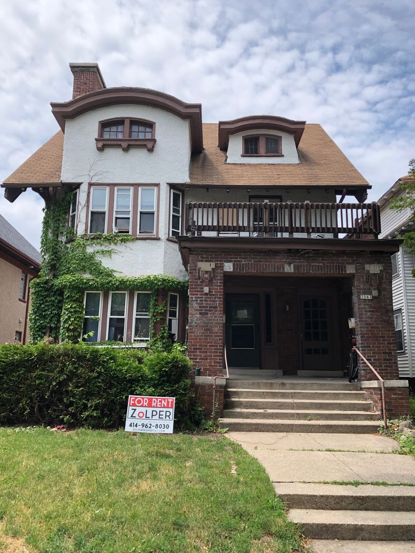 Milwaukee Apartment: 3041-43 Farwell Ave