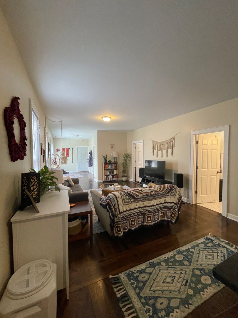 Milwaukee Apartment: 520-20A E. Chambers St.