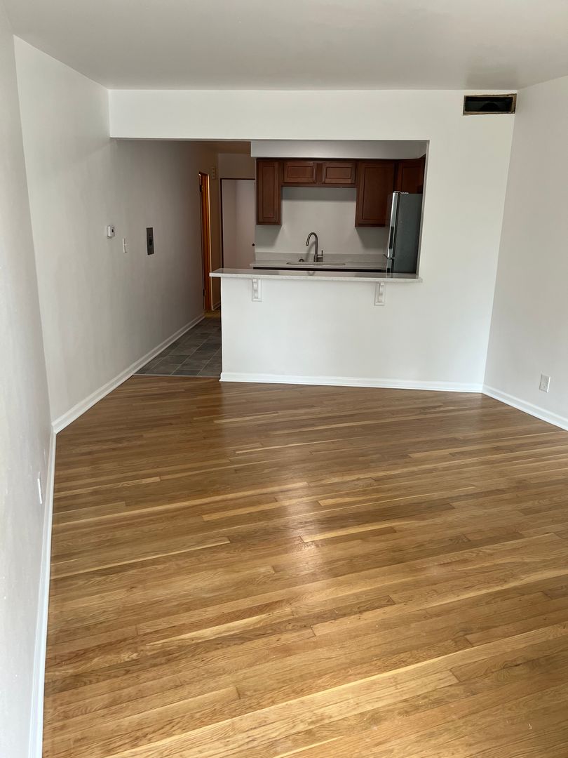 Milwaukee Apartment: 1200 E. Singer Cr.