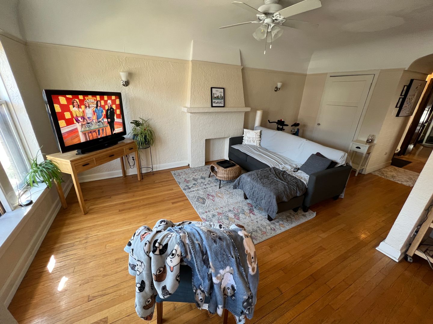 Milwaukee Apartment: 3317 N. Oakland Ave.