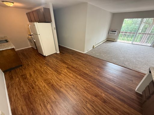 Spacious 2-Bedroom, 1.5-Bath Thiensville Apartment with Balcony & Garage