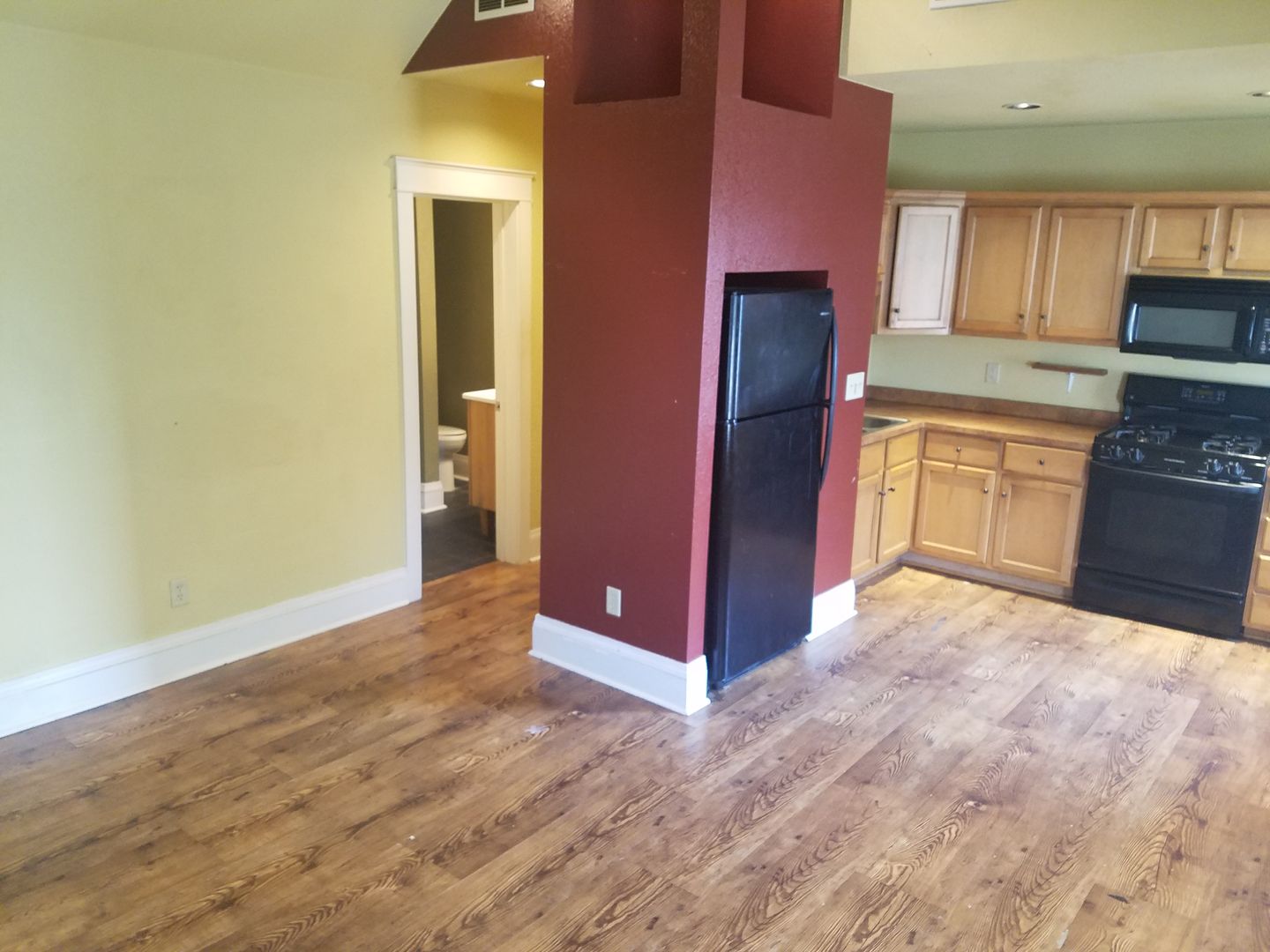 Milwaukee Apartment: 1000 E. Locust St. / 2906 N. Weil St.