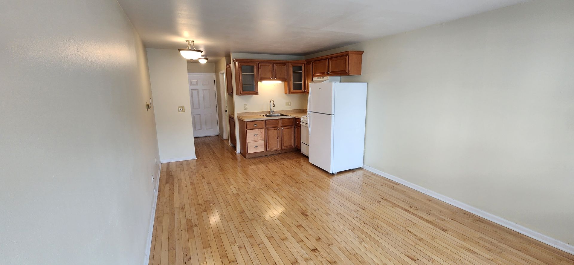 Milwaukee Apartment: 2030 N. Oakland Ave.