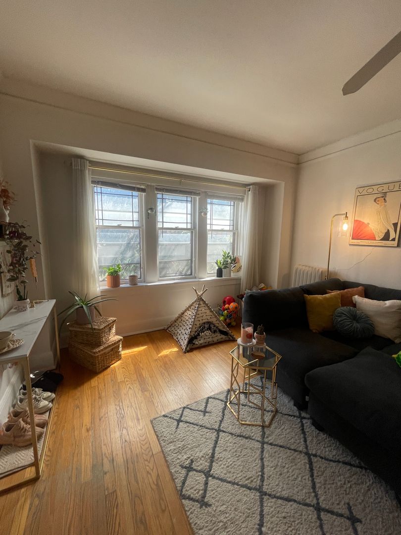 Milwaukee Apartment: 1720 E. NEWPORT AVE.