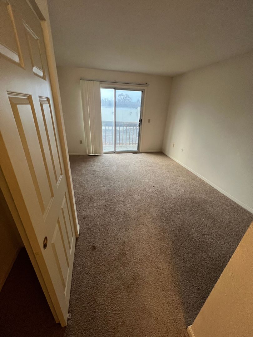 Wauwatosa Apartment: 10051 W. Lisbon Ave.