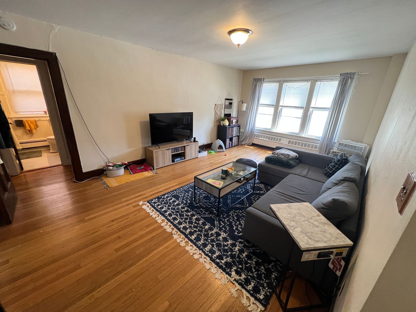 Milwaukee Apartment: 3237 N. Oakland Ave.