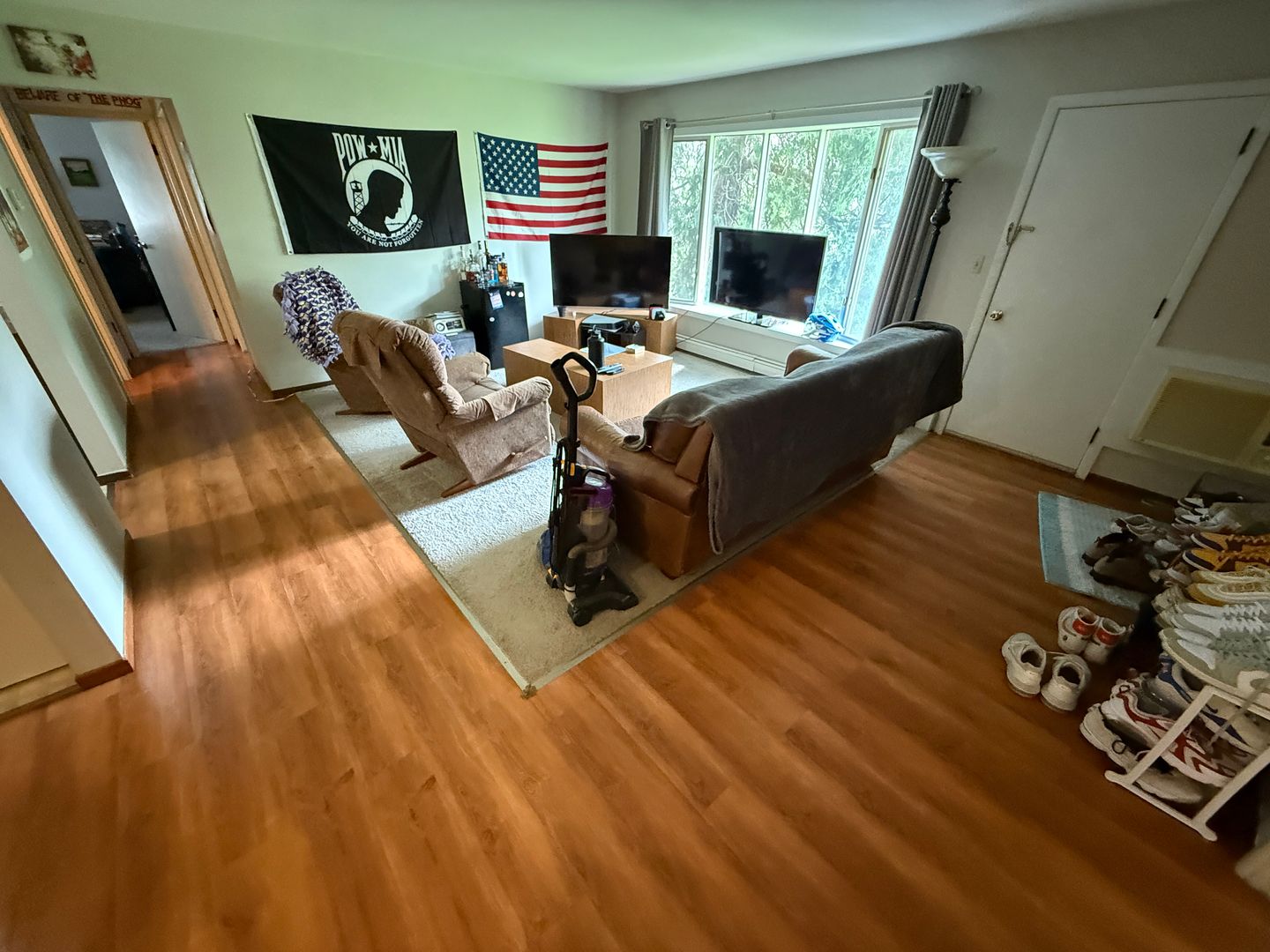 Thiensville Apartment: 215 Williamsburg Dr.