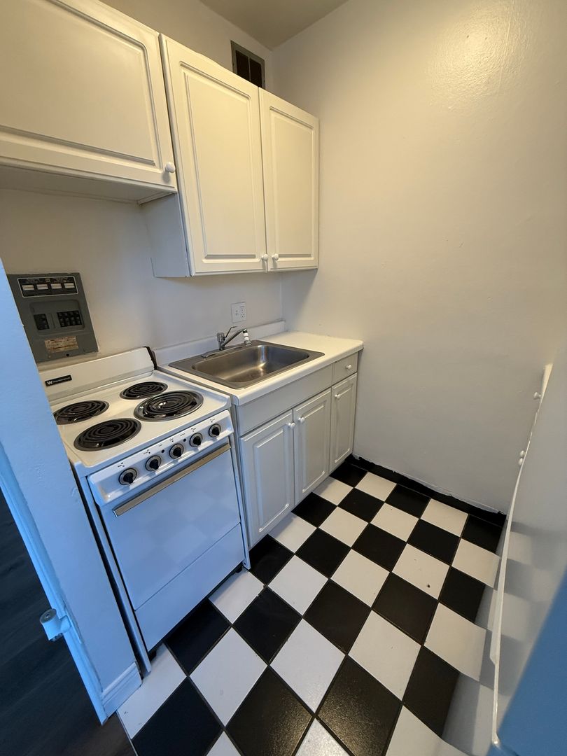 Milwaukee Apartment: 1653 N. Prospect Ave.