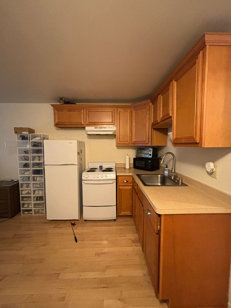 Milwaukee Apartment: 2030 N. Oakland Ave.