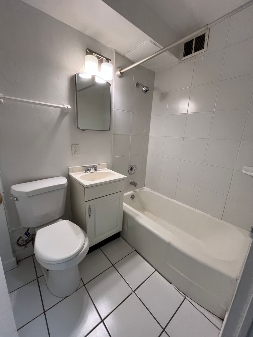 Milwaukee Apartment: 1653 N. Prospect Ave.