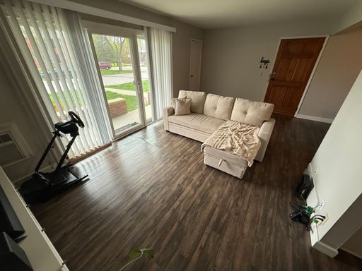 Spacious, Beautiful 2 Br w Water, Sewer, Trash, & 2 Parking Spaces Included Available October 1st!