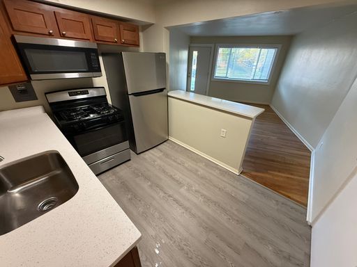 Updated 1 Bedroom with Hardwood Floors, Quartz Countertops & Stainless Steel Appliances – photo 1